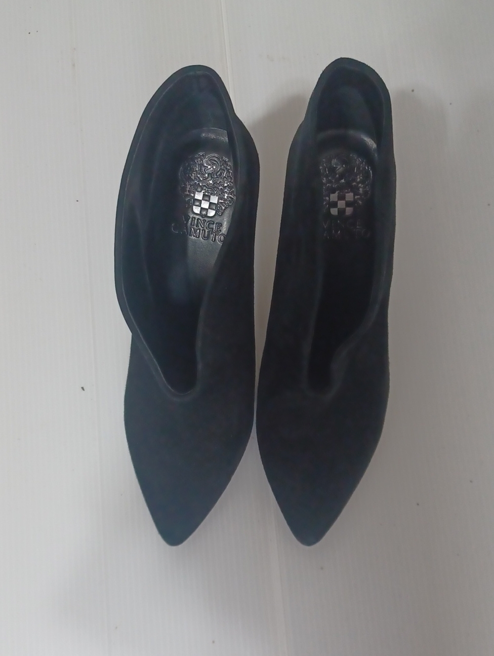 Vince Camuto Black Pointed Toe Suede Pumps